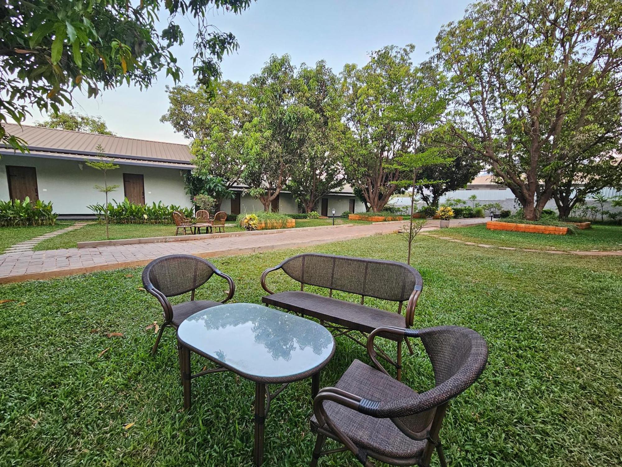 River Estates Luxury Resort & Spa Karjat Esterno foto
