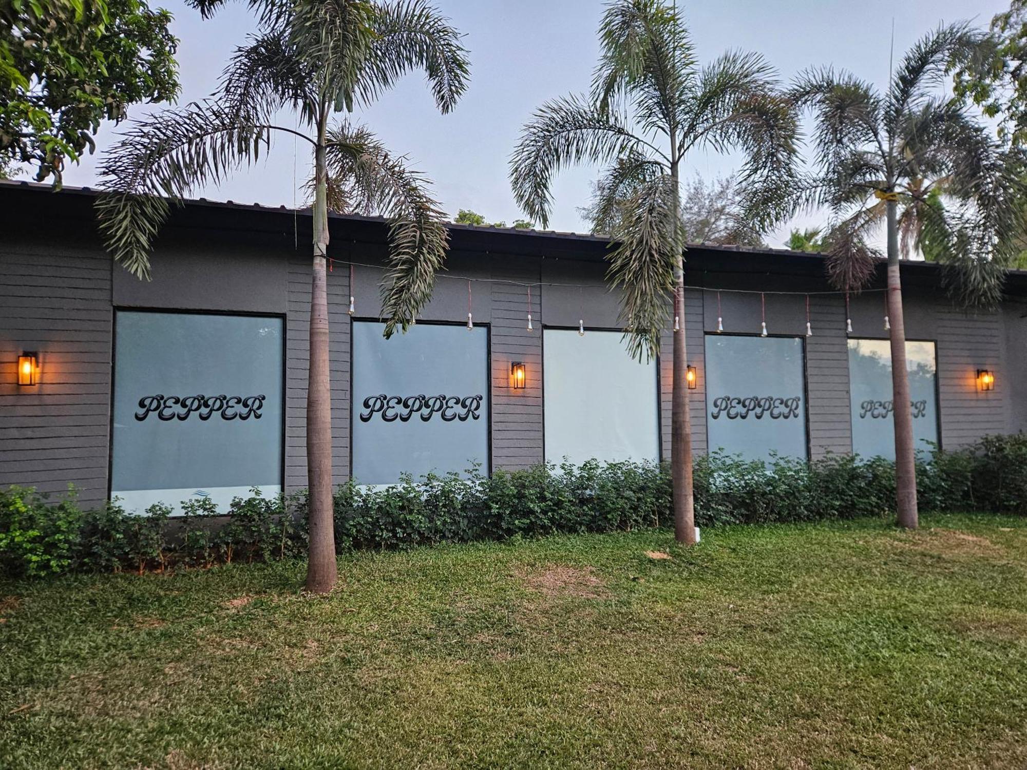River Estates Luxury Resort & Spa Karjat Esterno foto