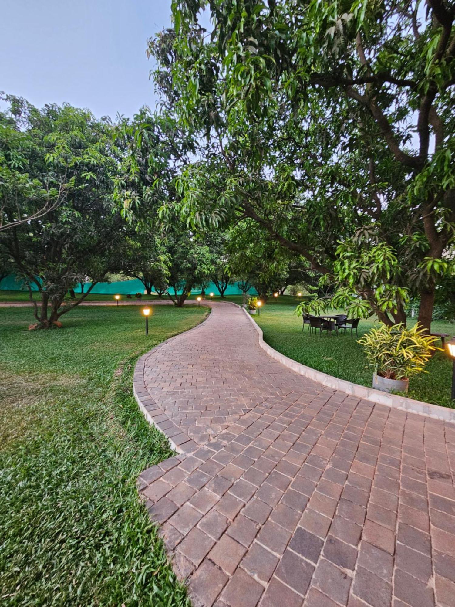 River Estates Luxury Resort & Spa Karjat Esterno foto