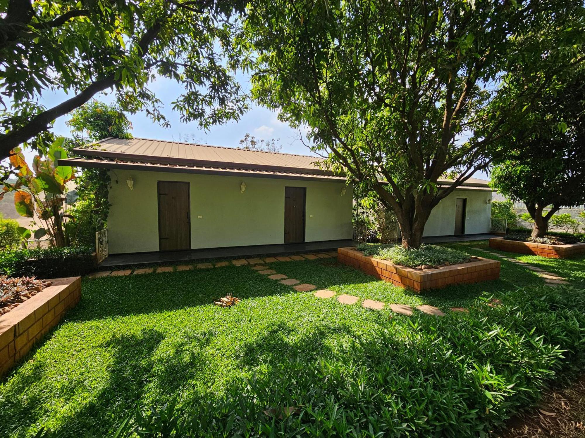 River Estates Luxury Resort & Spa Karjat Esterno foto