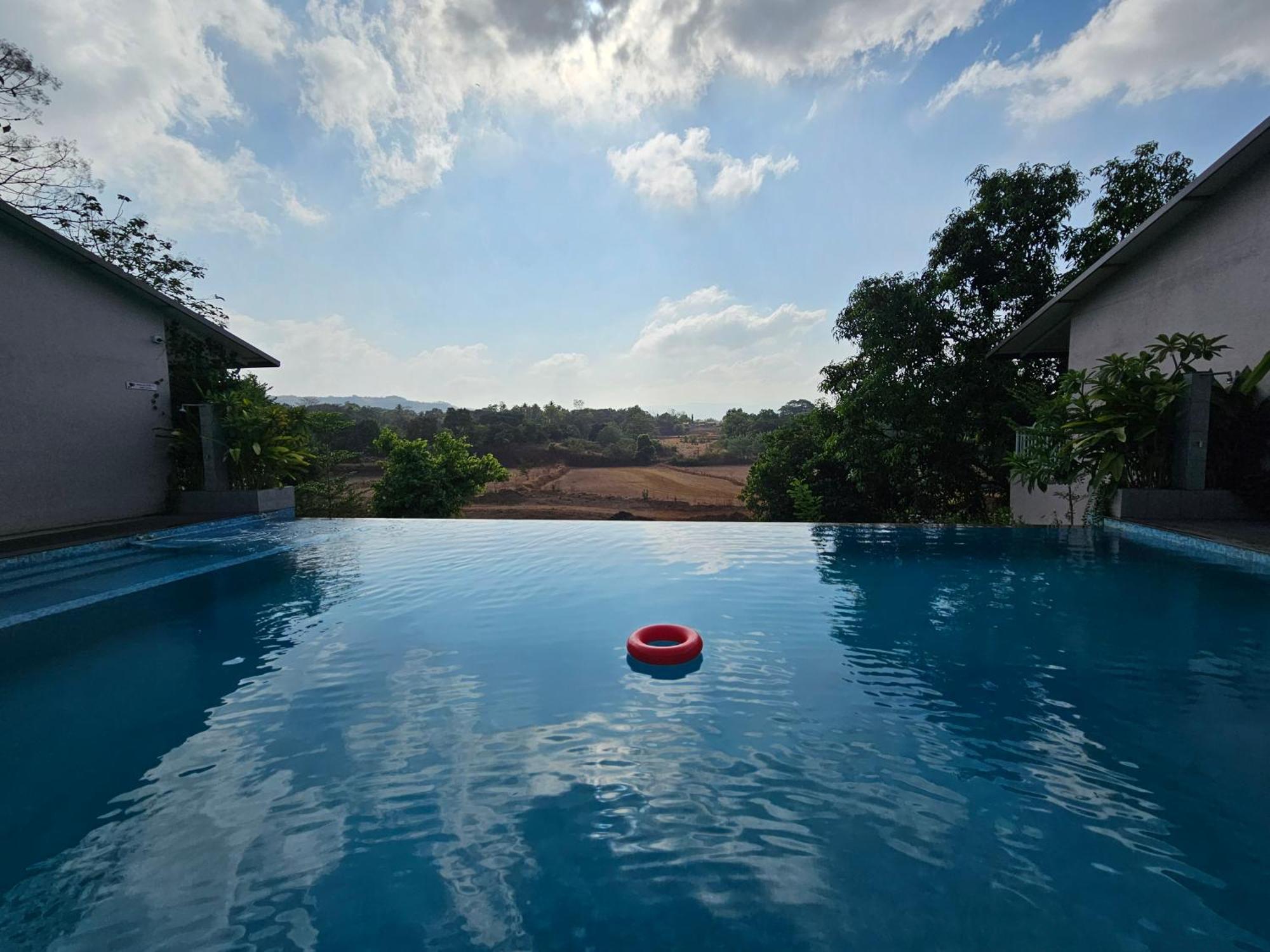 River Estates Luxury Resort & Spa Karjat Esterno foto