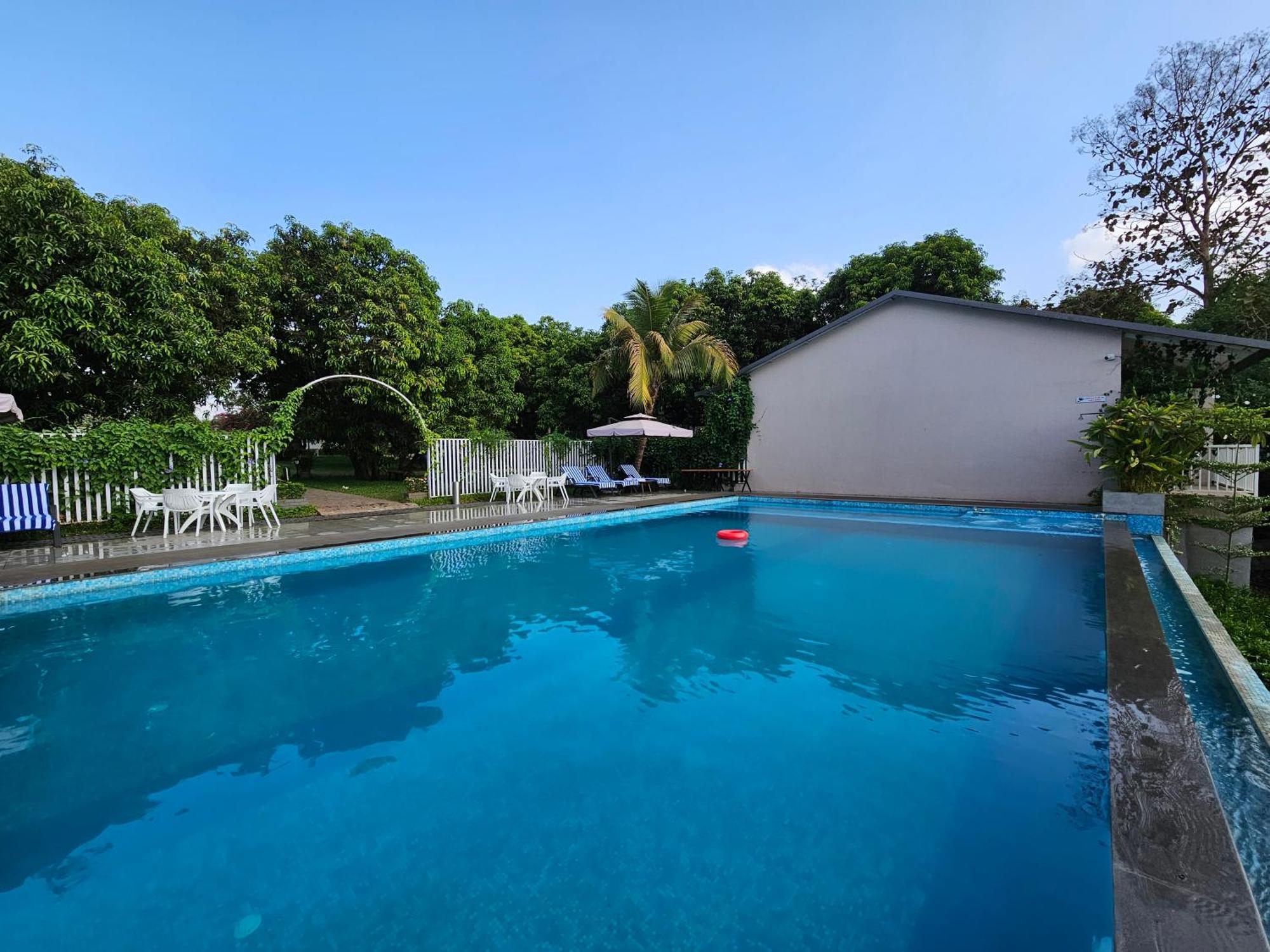 River Estates Luxury Resort & Spa Karjat Esterno foto