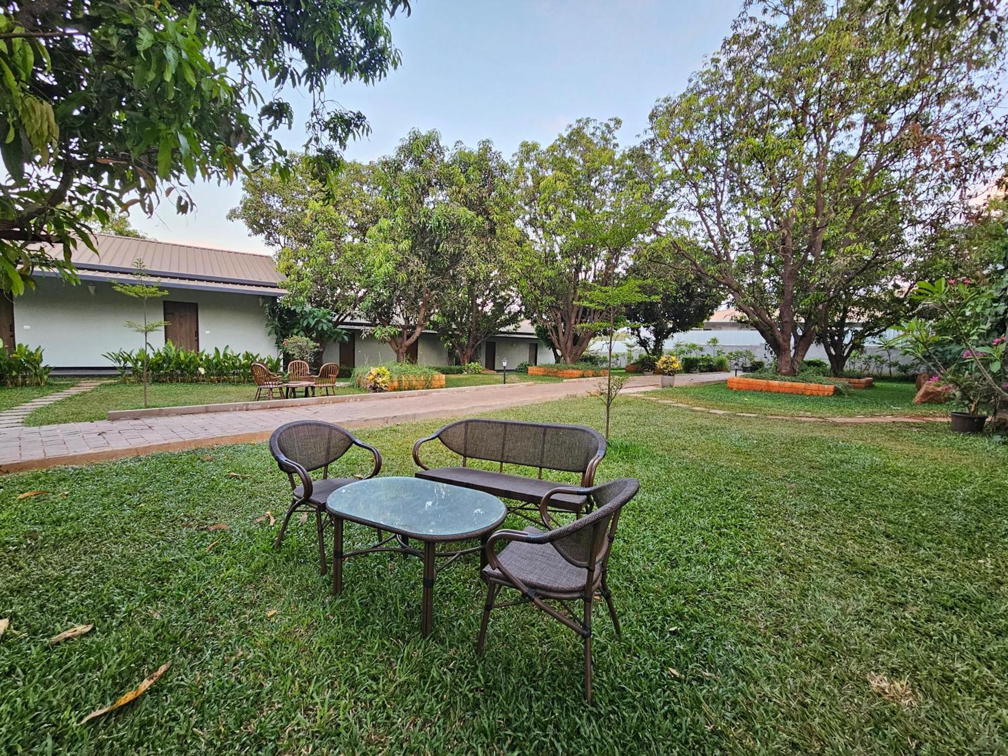 River Estates Luxury Resort & Spa Karjat Esterno foto