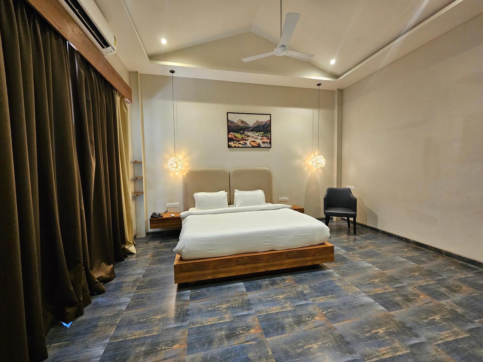 River Estates Luxury Resort & Spa Karjat Esterno foto