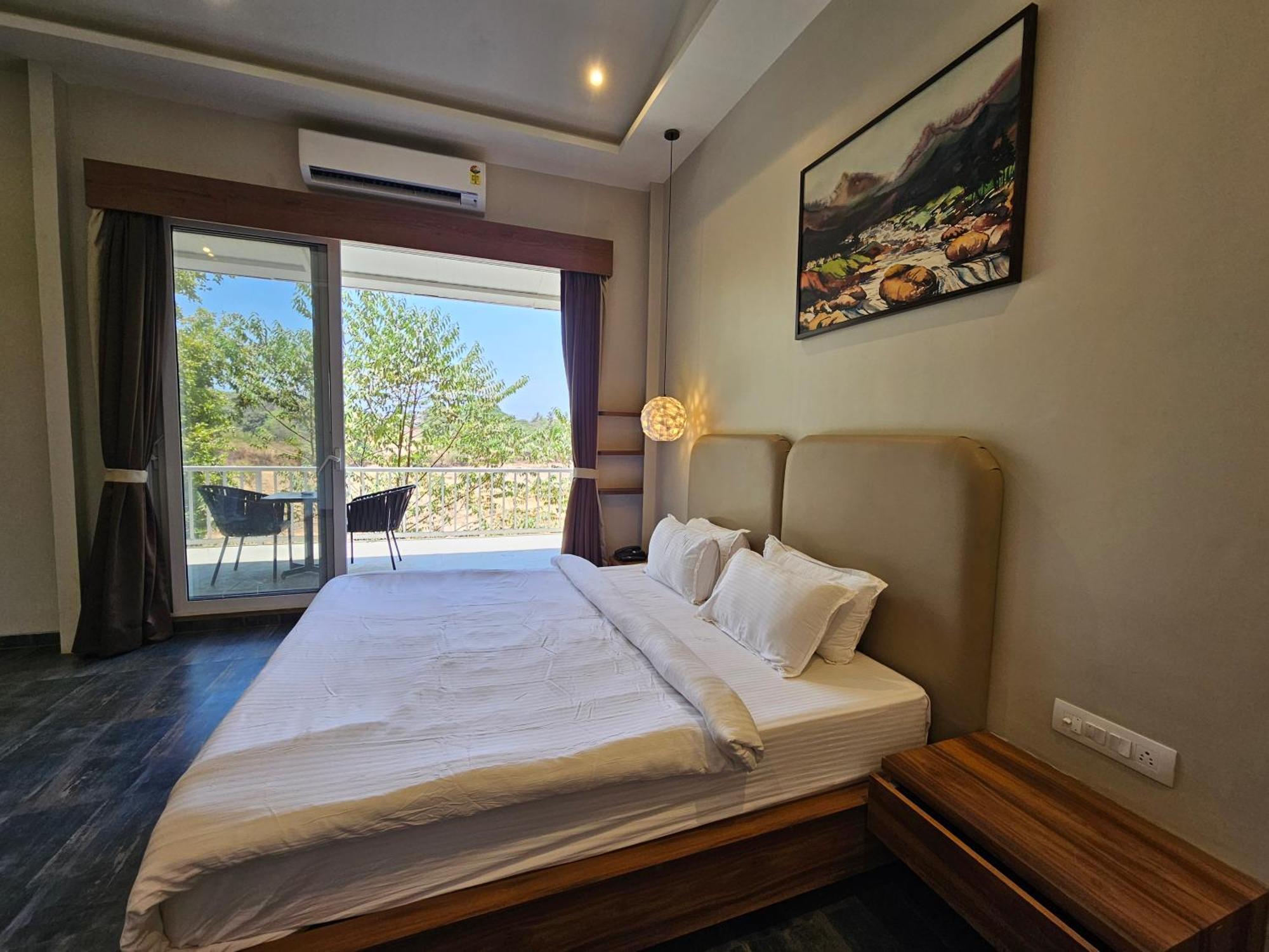 River Estates Luxury Resort & Spa Karjat Esterno foto