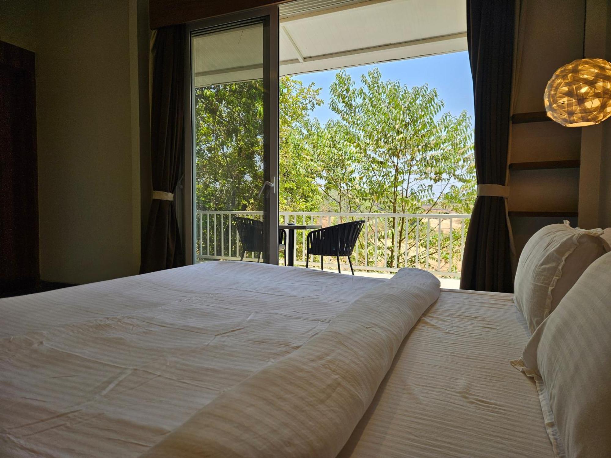 River Estates Luxury Resort & Spa Karjat Esterno foto